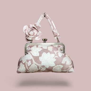 bolso pequeño victoriano rosa, estampado femenino con rosa en el asa.